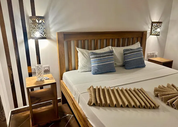 Cezere The Palm Hotel
